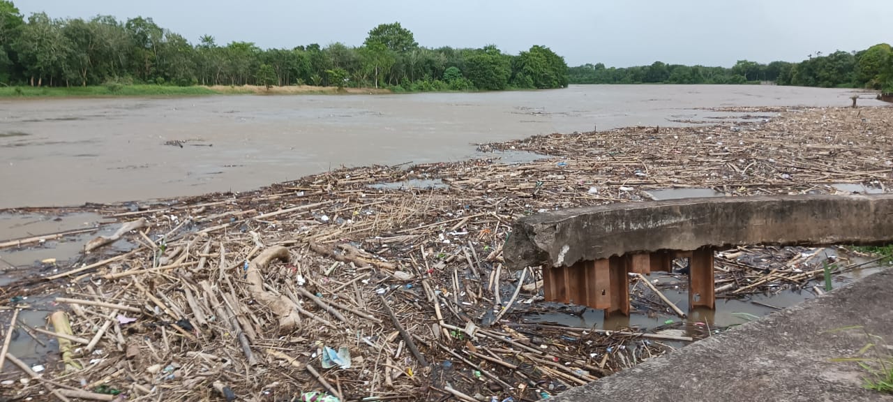 Air Sungai Naik, Sampah Penuhi Sungai Musi