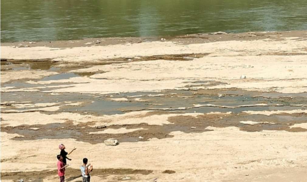 Tanah Napal Muncul di Musim Kemarau, Jadi Surga Anak Main dan Mandi Sungai di Bantaran Musi