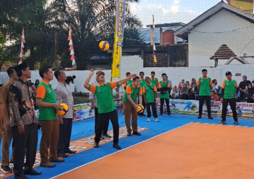 Ratusan Tim Ikuti Turnamen Voli Koin Cup Pertama di Desa Sumber Rejeki Sungai Lilin