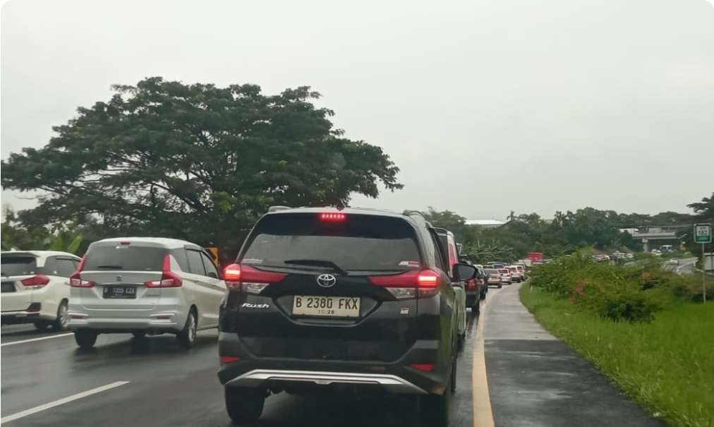Arus Balik H+5 Tumpah di Tol Cipali, Hujan dan Lonjakan Kendaraan Picu Kepadatan