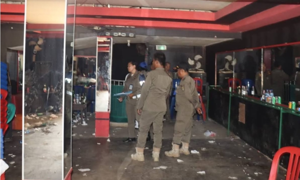 Satpol PP Muba Tertibkan Usaha Karaoke dan Kafe di Sungai Lilin