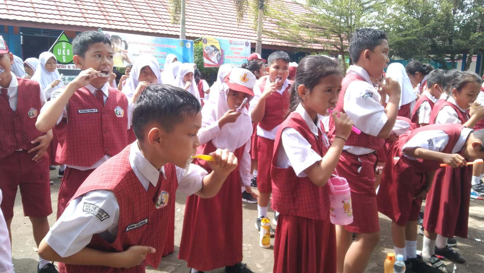 Sambut HKGN, Ribuan Siswa SD di Muba Gelar Sikat Gigi Bersama