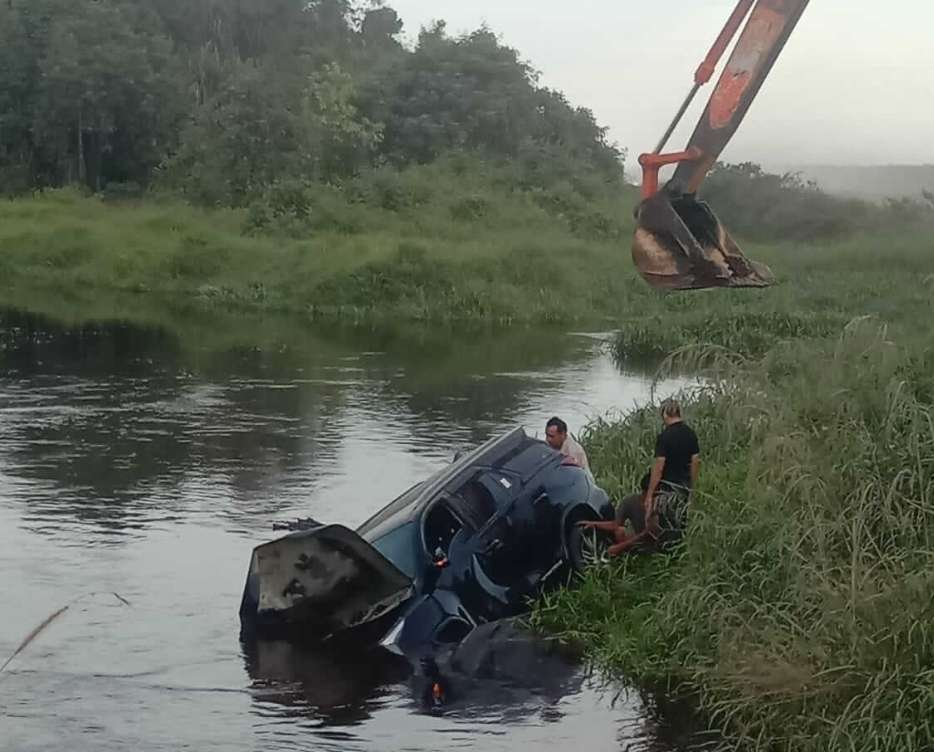 Mobil Ketua DPRD Tanjab Barat Jambi Kecelakaan, Masuk Dalam Parit Perusahaan