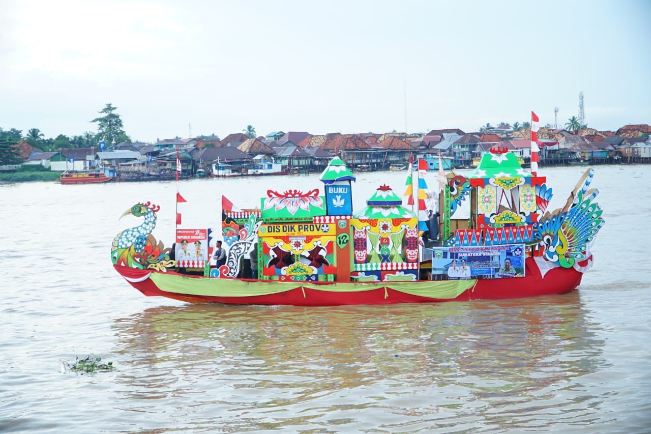 Lestarikan   Kearifan Lokal, Pemprov-Pemkot Palembang Kembali  Gelar   Parade  Kapal Hias di Sungai Musi