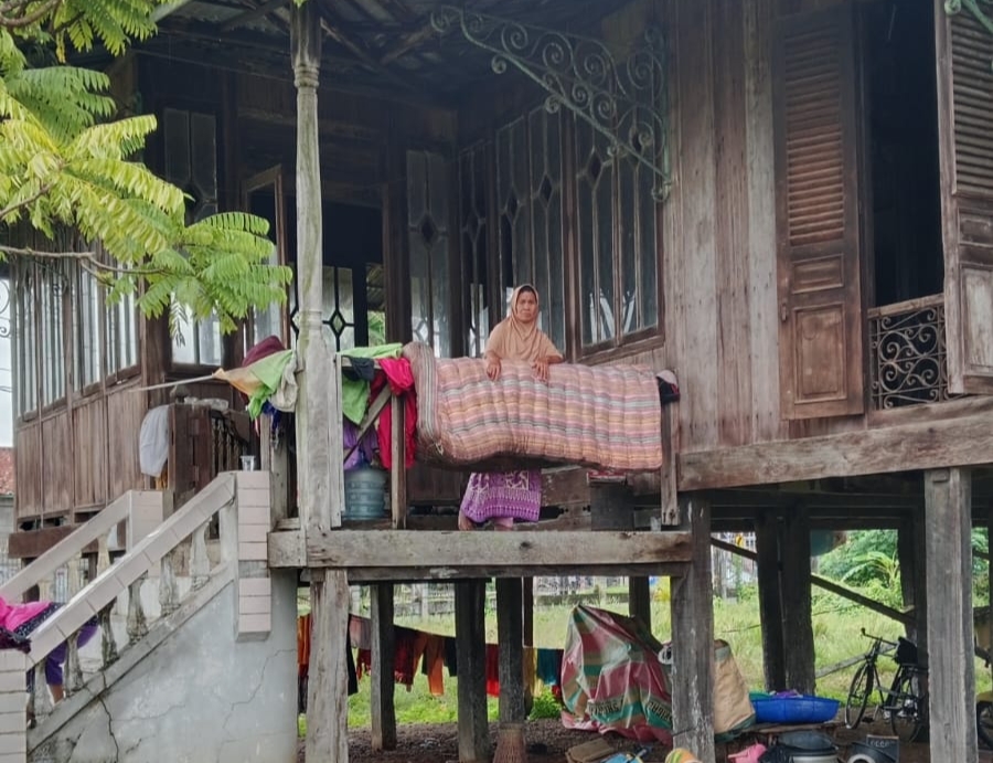 Rumah Ambruk Akibat Banjir, Warga Ngulak III Mengungsi di Rumah Pangeran Marga Sanga Desa