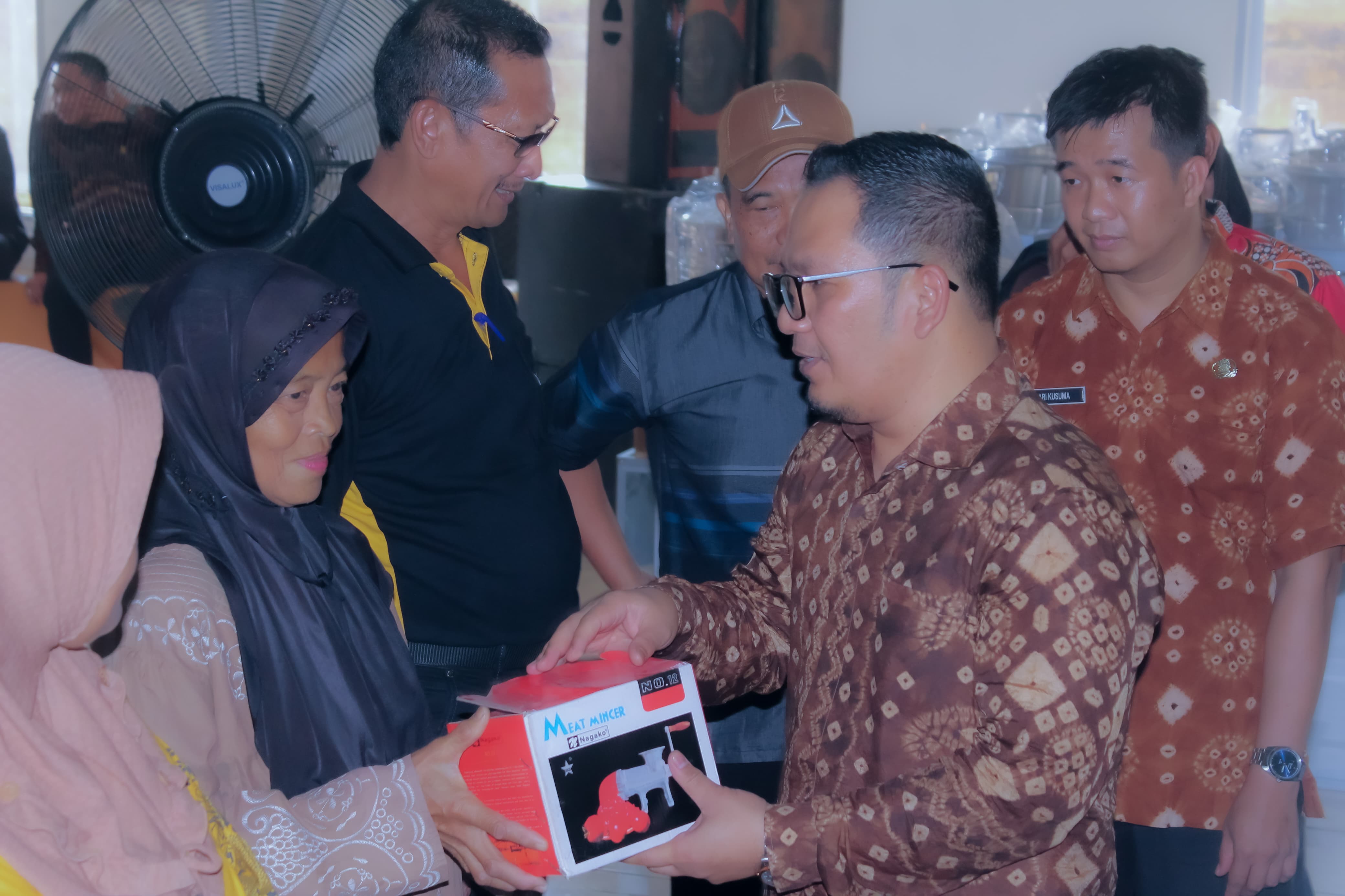 Hadapi Inflasi, Pemkab Muba dan Pemprov Sumsel Salurkan Bantuan UEP untuk Keluarga Kurang Mampu