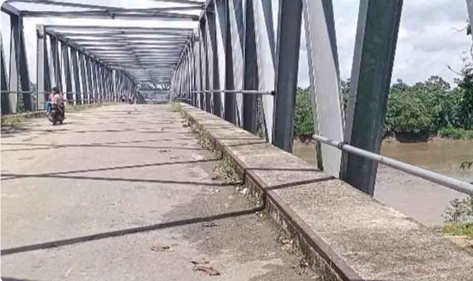 WOW! Puluhan Batang Besi Pengaman Jembatan Muara Rawas Hilang, Diduga Dicuri