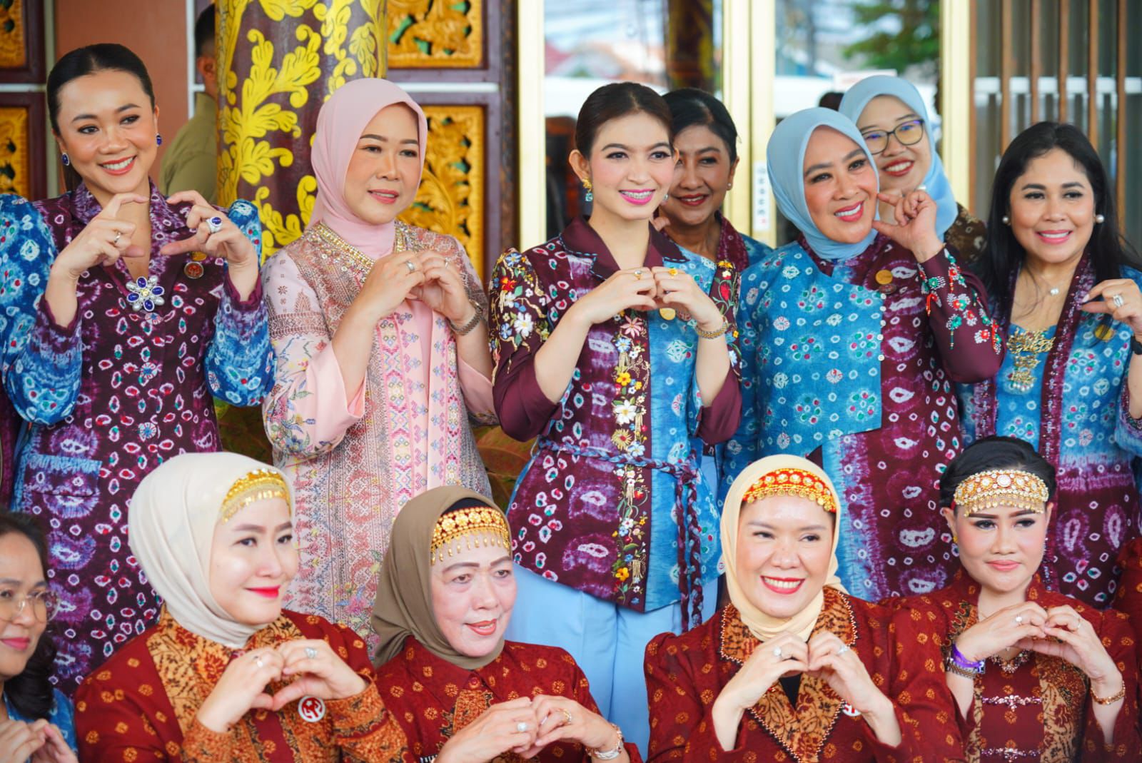 Selvi Gibran Borong Produk UMKM Sumsel Jelang Swarna Songket Nusantara 2025