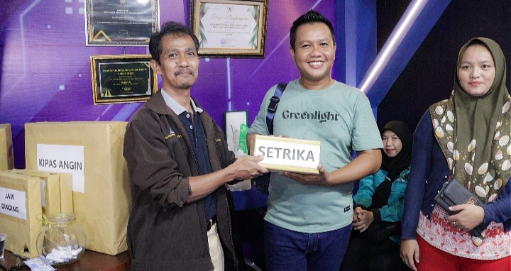 Pengunjung Sumringah Bawa Pulang Doorprize Menarik dari Stand Disnkominfo di Muba Expo