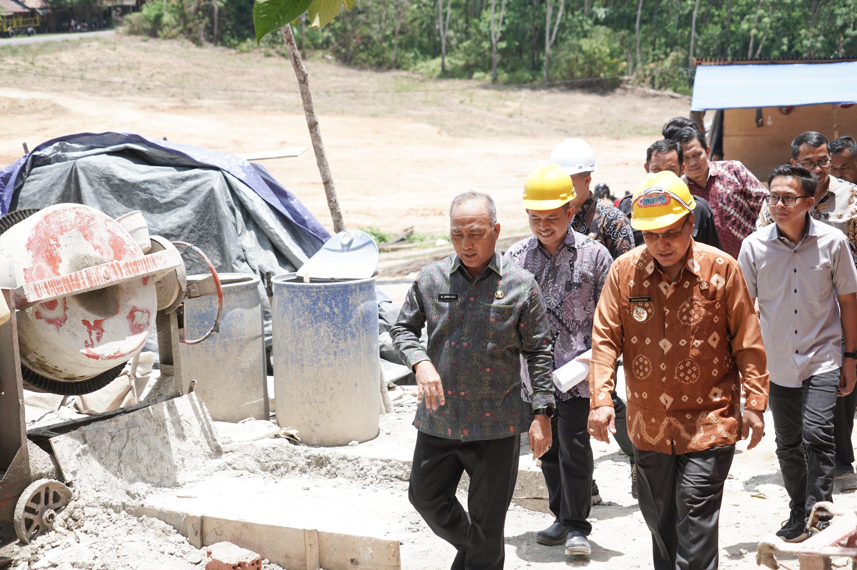 Sekda Apriyadi Minta Proyek Kantor Camat Sungai Keruh Selesai Tepat Waktu, Kontraktor Diminta Tambah Tukang