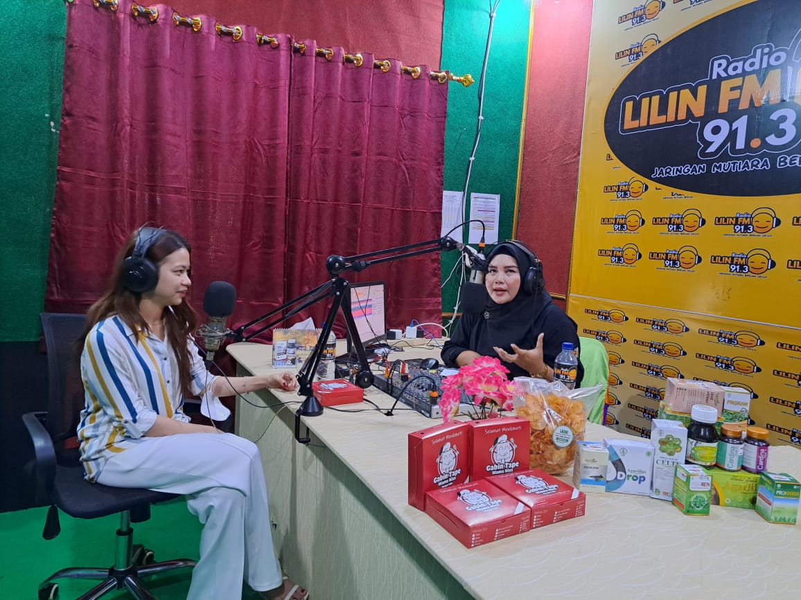 Rara Lida Sapa Penggemar Lewat Radio Lilin FM