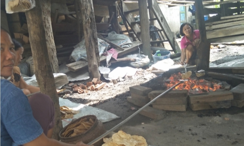 Harga Kebutuhan Pokok Naik, Ibu-Ibu di Ngulak 1 Tambah Penghasilan Lewat Kemplang