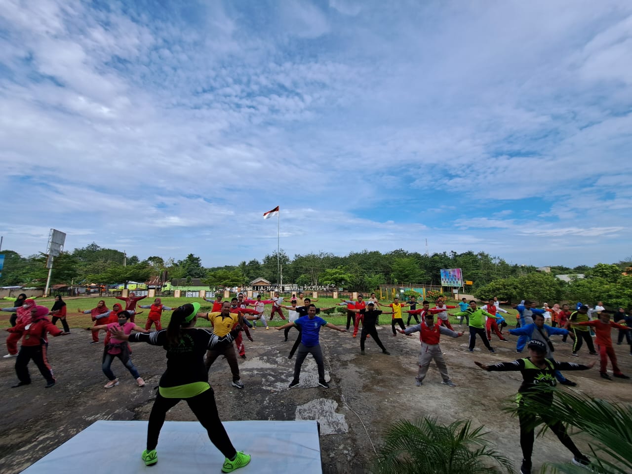 Silahturahmi Penghujung Tahun, Pemerintah Kecamatan Sungai Lilin Gelar Senam Bersama 