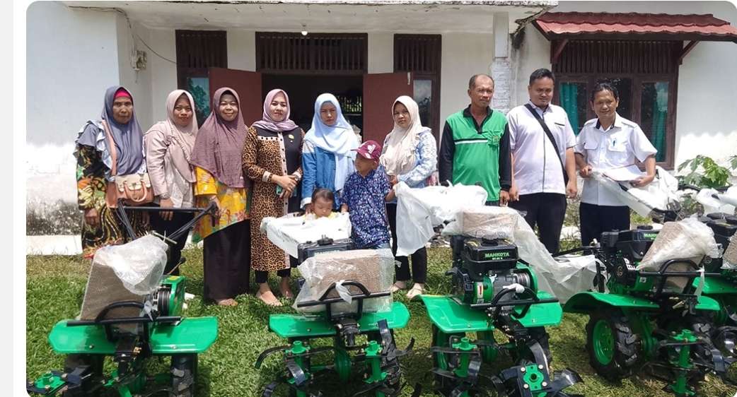 KWT di Kecamatan Sungai Keruh Terima Bantuan 6 Unit Hand Traktor