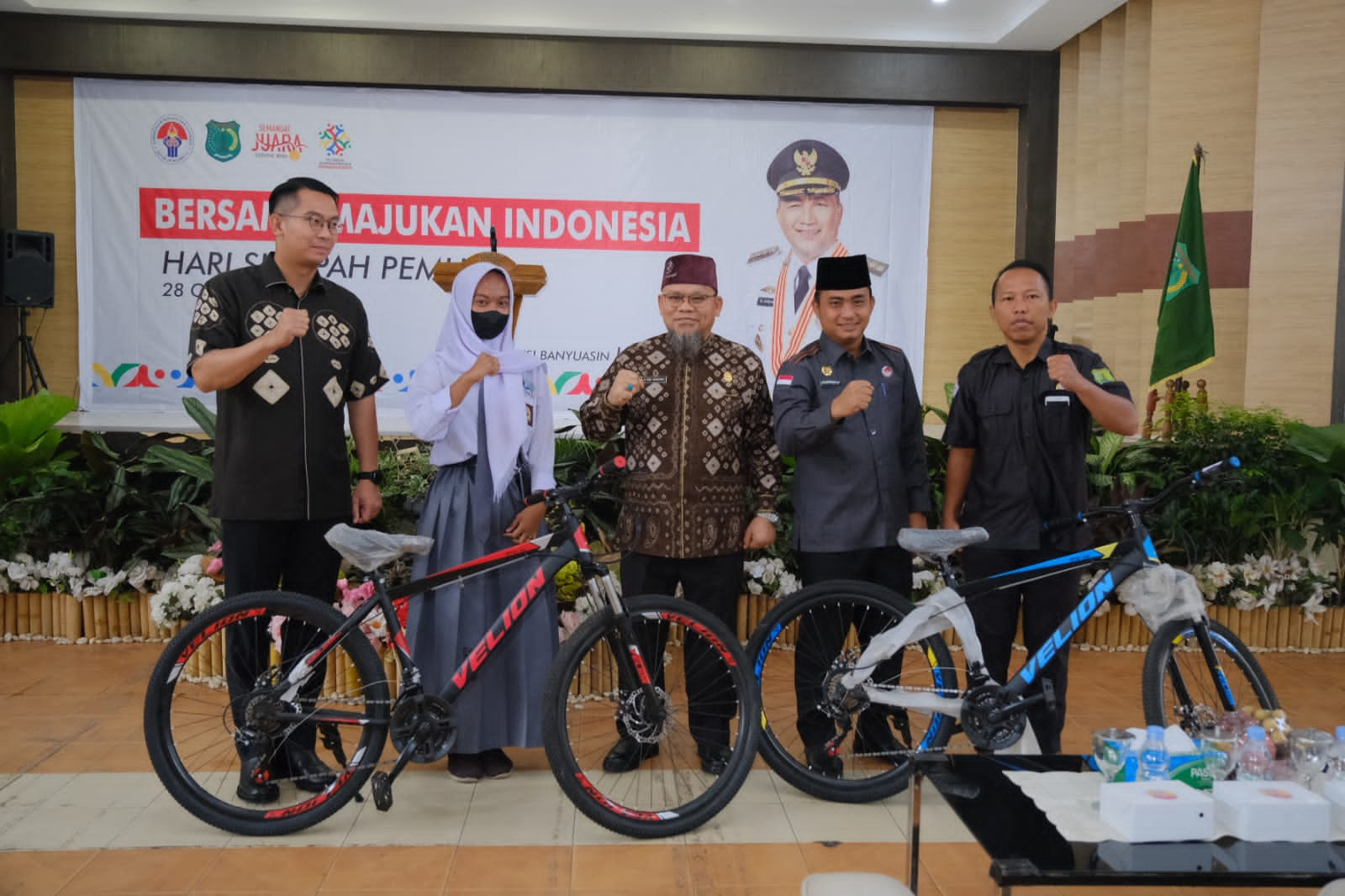 Hari Sumpah Pemuda ke-95, Pemkab Muba Serahkan Bantuan Bagi Wirausaha Muda