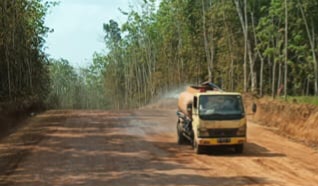 Peduli Lingkungan dan Warga Ini Yang Dilakukan PT BCM Atasi Persoalan Debu Jalan