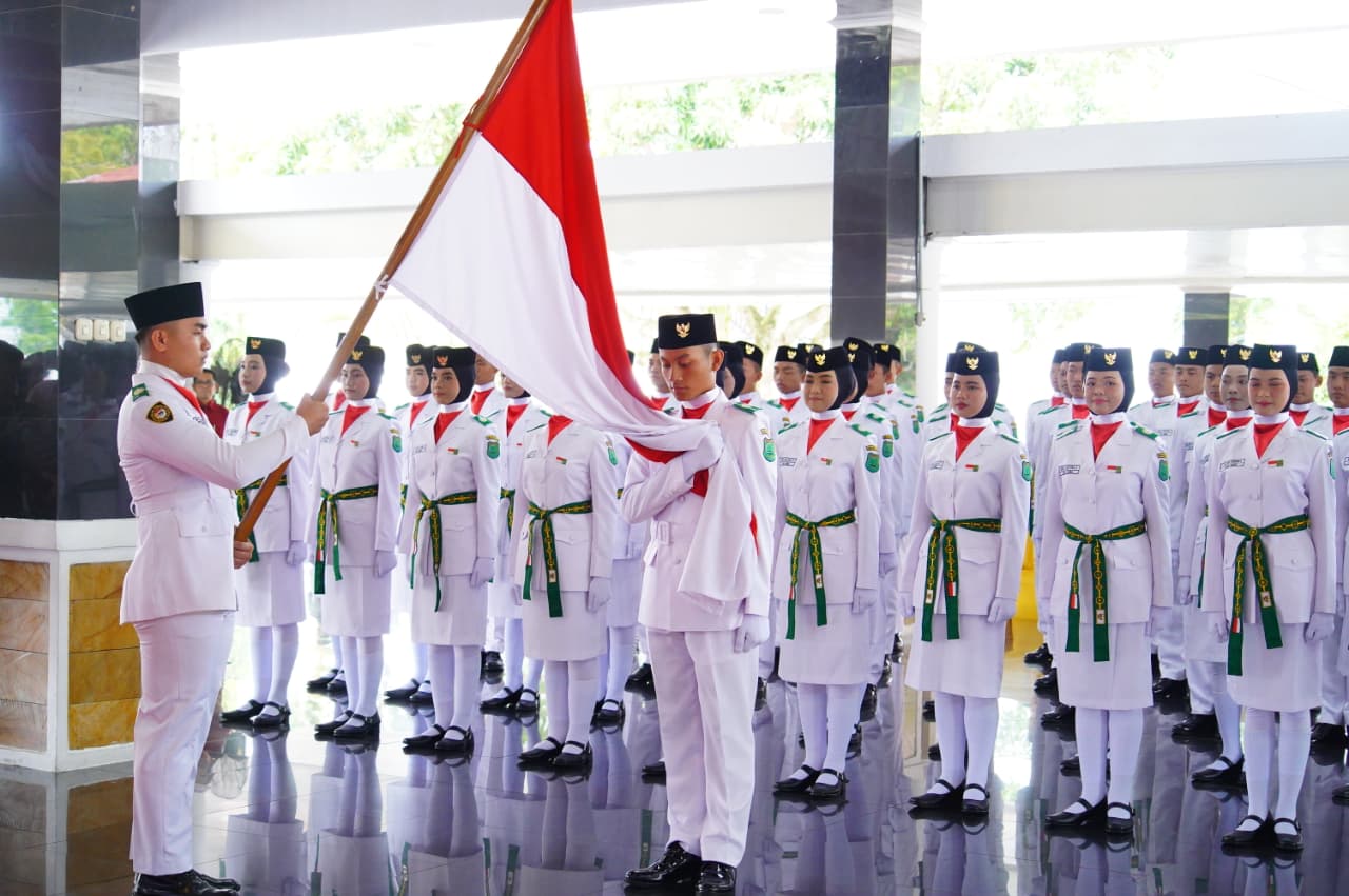 Bupati Muba Kukuhkan 75 Paskibraka, Siap Kibarkan Merah Putih di HUT ke-80 RI
