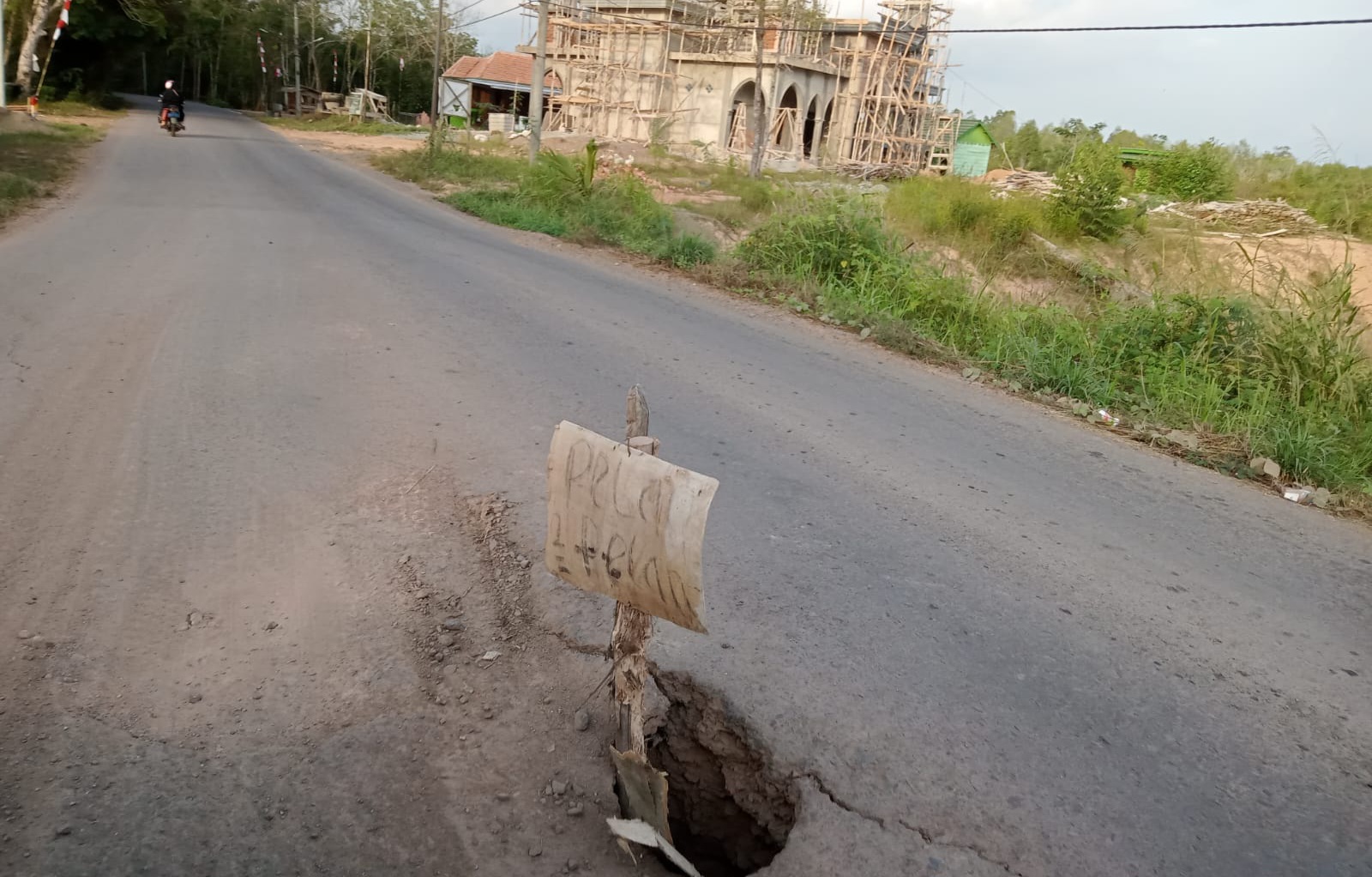 Sempat Ambruk, Begini Kondisi Gorong-Gorong Dijalan Teladan - Keluang