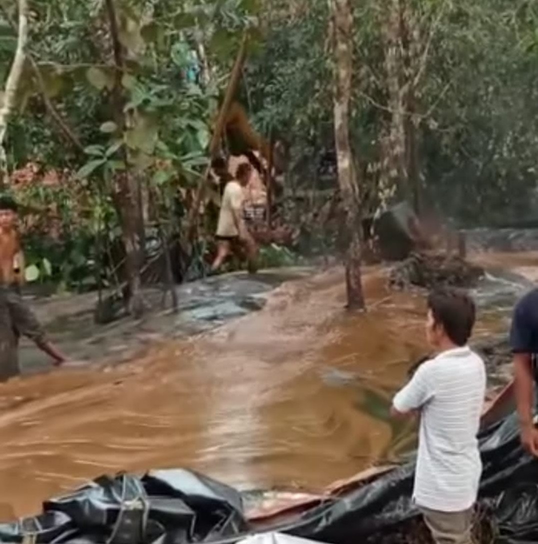 Heboh Video Semburan Minyak Mentah di Keluang, Warga Takut Mirip Lapindo