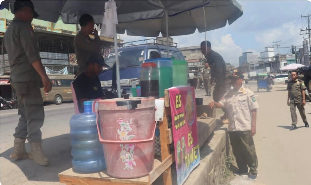 Pol PP Muba Tertipkan Pedagang Kaki Lima di Bayung Lencir