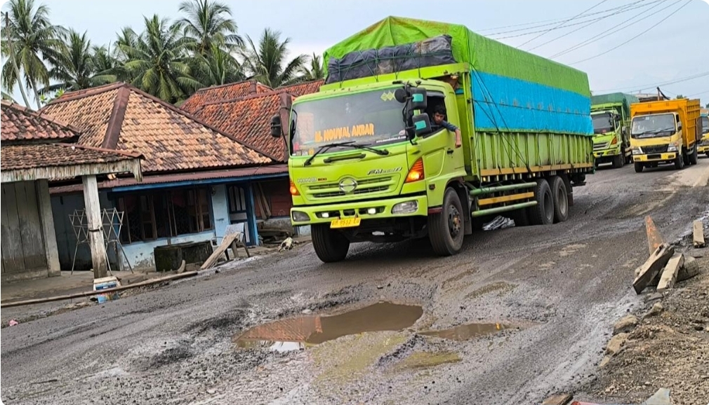 Kerusakan Jalinteng di Sanga Desa Makin Manghawatirkan, Perbaikan Terkesan Lelet