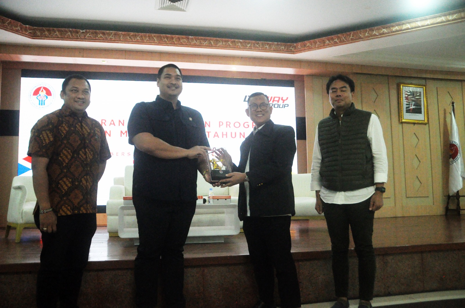 Menpora Dito Ajak Disway Group Dukung Program Olahraga dan Kepemudaan