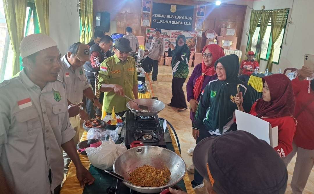 Meriahkan HUT RI ke-81, Kelurahan Sungai Lilin Gelar Lomba Masak Nasi Goreng Antar-Perangkat