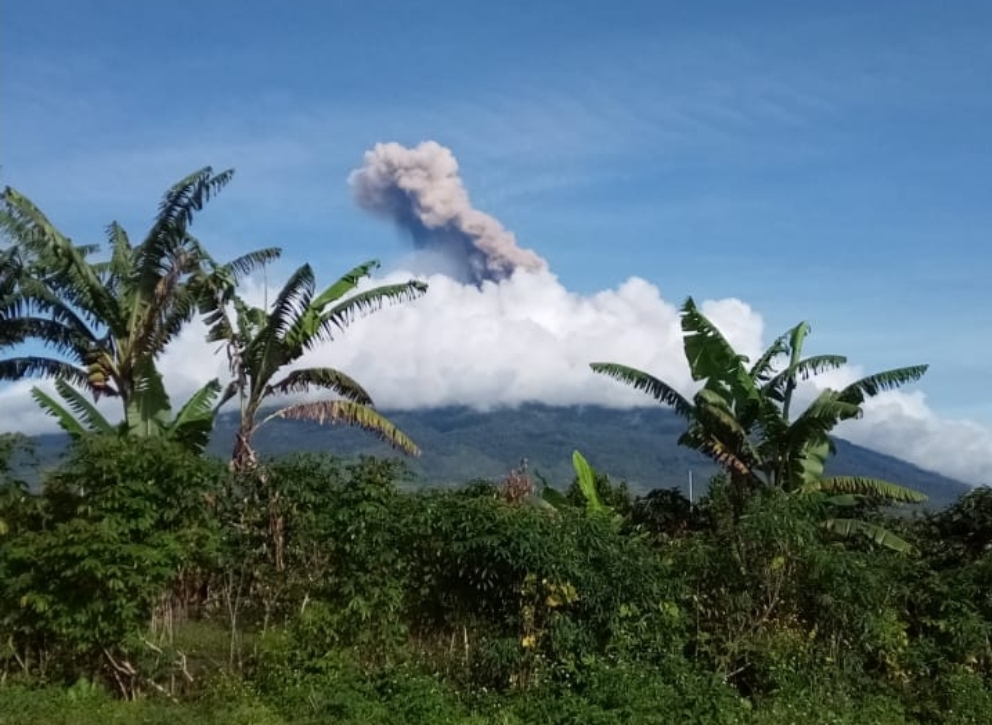 Aktifitas Gunung Kerinci Meningkat, Semburkan Abu 