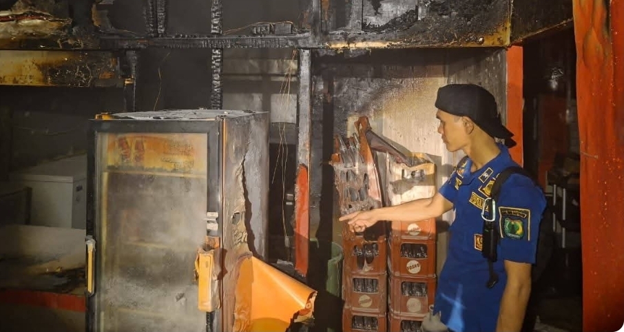 Ruko Rocket Chicken di Sekayu Terbakar Jumat Malam, Damkar Bergerak Cepat Padamkan Api