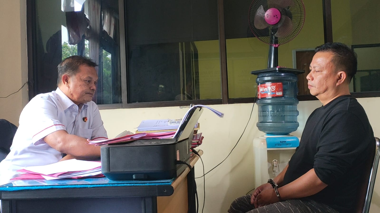 Sedang Asyik Makan di KFC Demang Lebar Daun, ASN Pemkab Muara Enim Ditangkap Polisi, Apa Kasusnya?