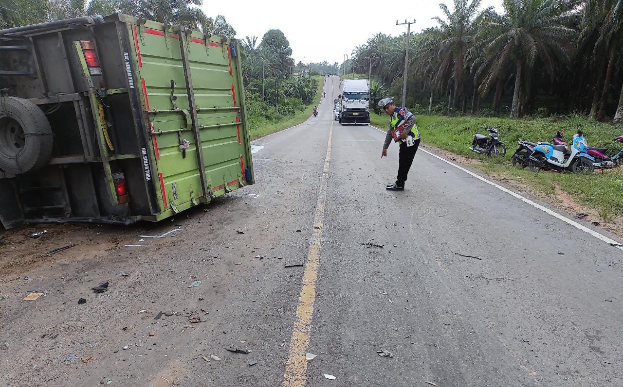 Warga Jambi Meninggal Kecelakaan di Musi Banyuasin, Mobil Minibus Bertabrakan Dengan Truk Box