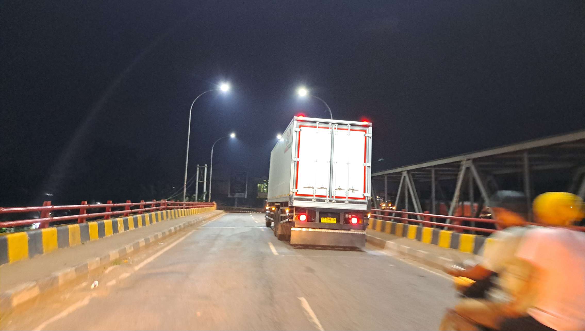 Setelah Beberapa Tahun Padam, Akhirnya Lampu Penerangan di Jembatan Sungai Lilin Kembali Berfungsi