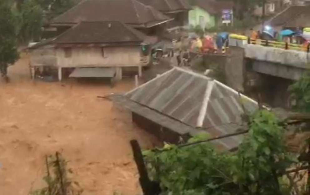 Banjir Bandang Terjadi di OKU Selatan, Rumah Hanyut, Dikabarkan Ada Korban Jiwa