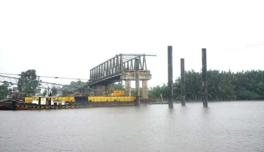 Pimpinan DPRD Muba Tinjau Perbaikan Jembatan P6 Lalan, Pastikan Pembangunan Tepat Waktu