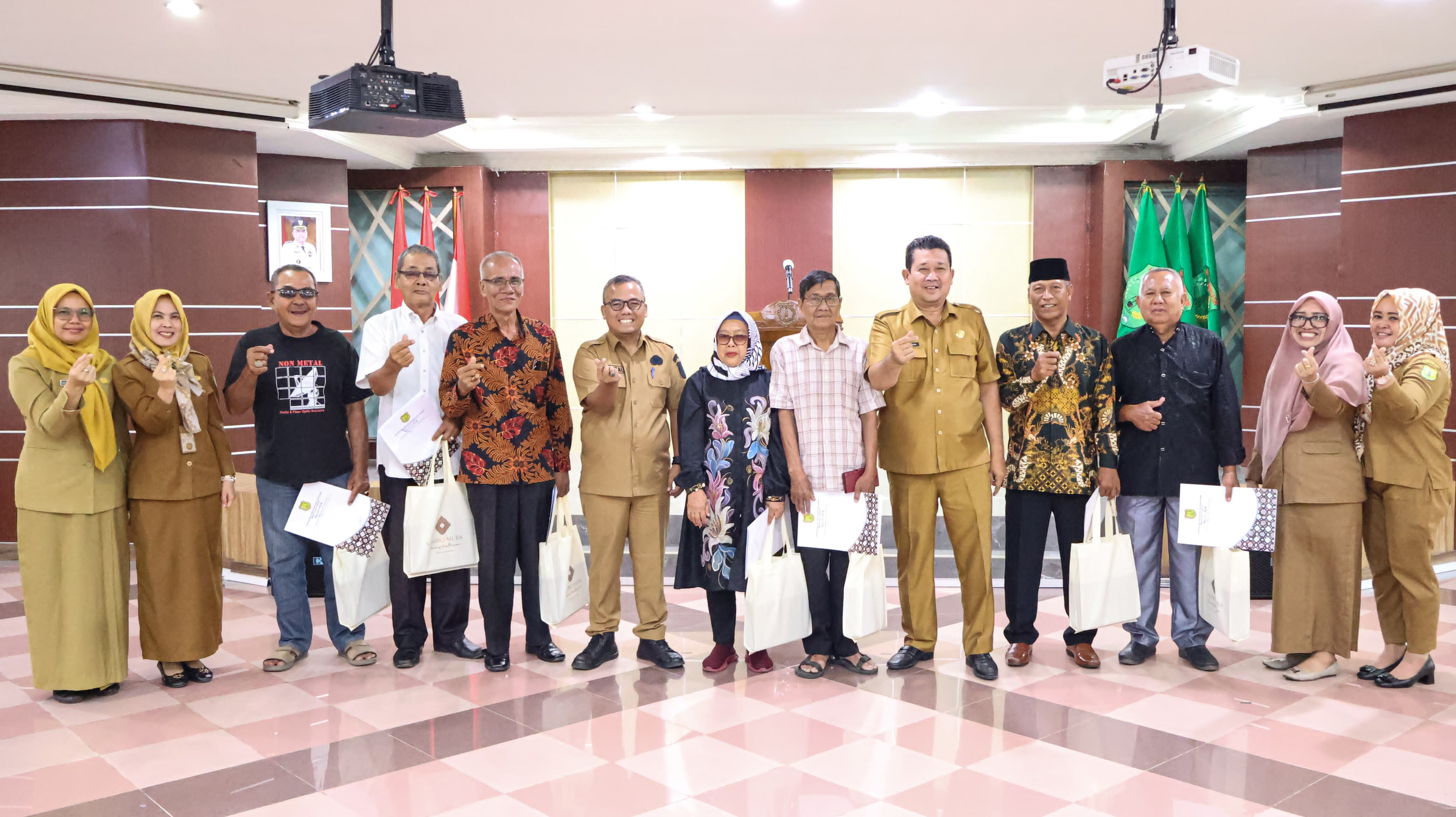 Pemkab Muba Gelar Acara Purna Tugas 10 Orang Tenaga Non ASN di Auditorium 