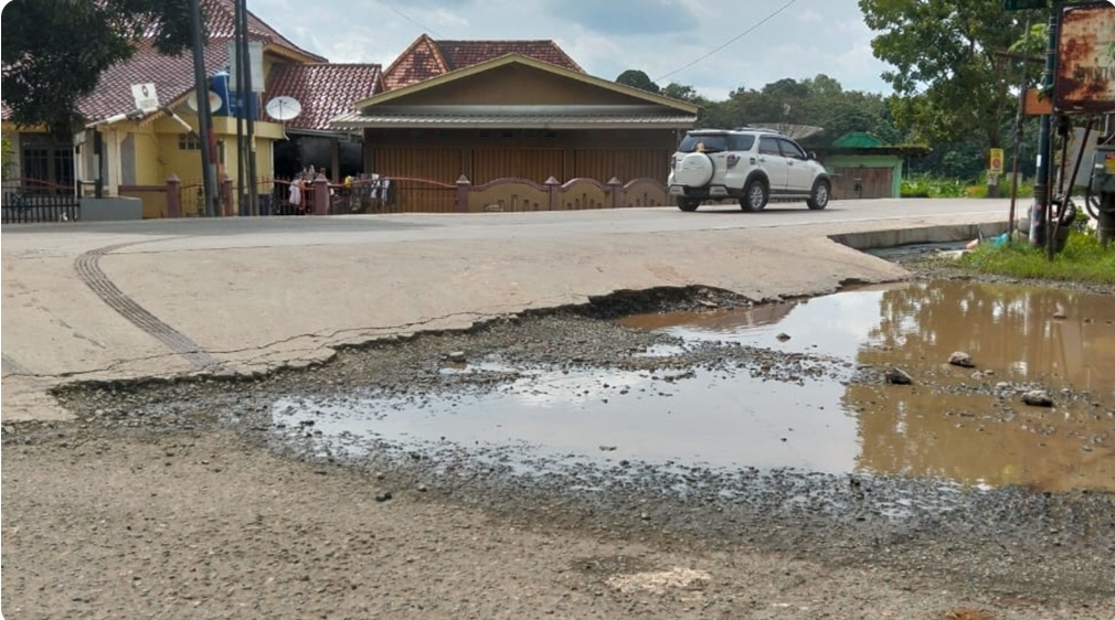 Jalan Cor Randik Sekayu Kembali Dikeluhkan Warga, Ini Pemyebabnya