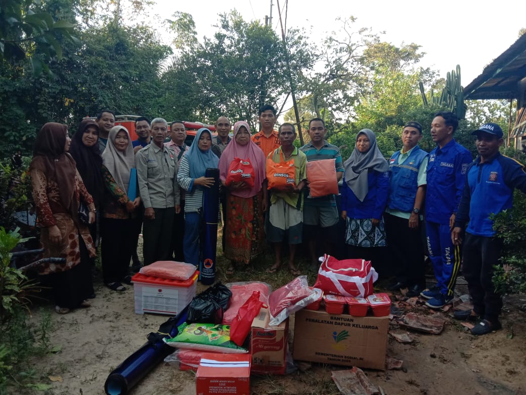 Dinsos Sambangi Rumah Sobri, Korban Kebakaran di Lais Utara