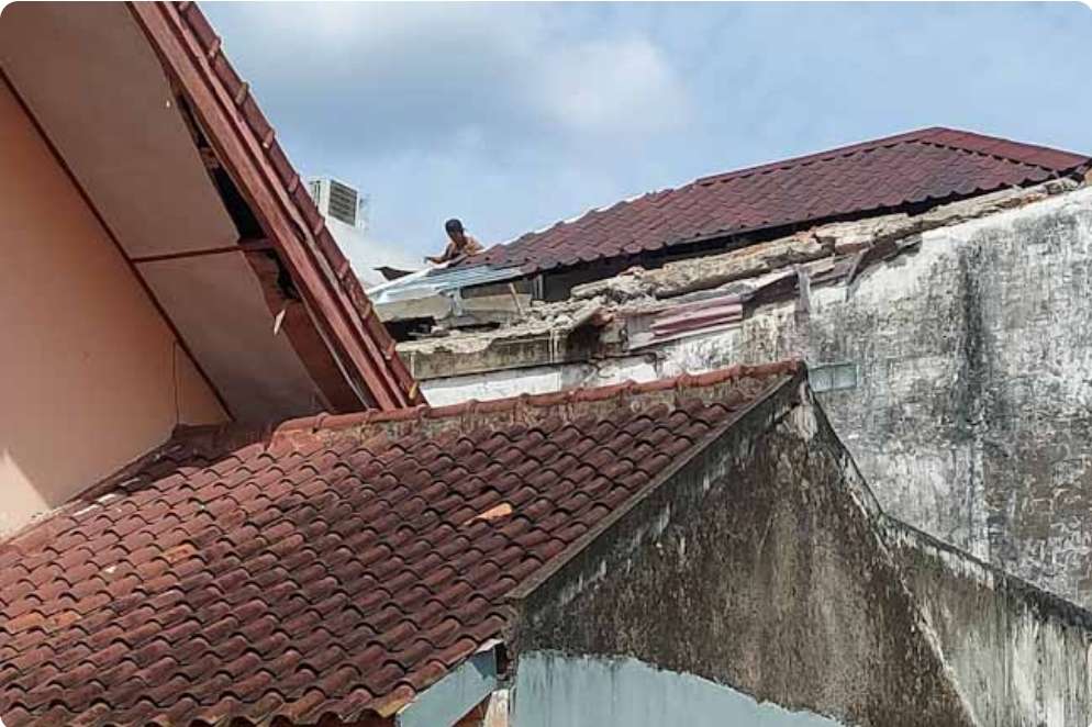 Pekerja Bangunan Meninggal Tertimpa Bangunan