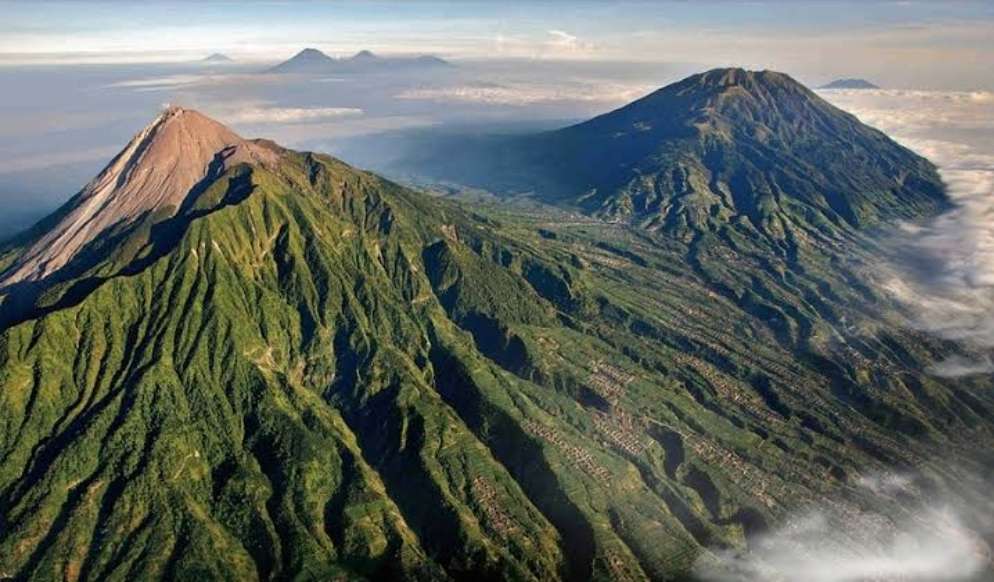 Indonesia Miliki Sekitar 400 Gunung, Ini 8 Gunung Tertinggi