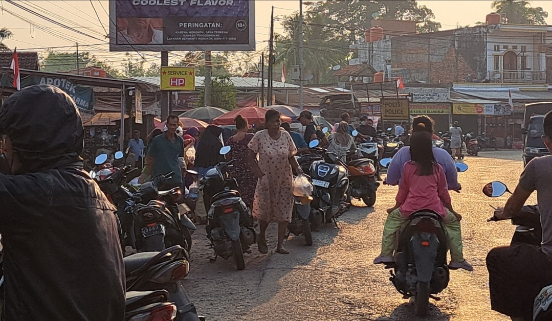 Pasar Tumpah di Kelurahan Babat Makin Ramai, Kerap Buat Kemacetan di Jalinteng Sekayu Lubuk Linggau