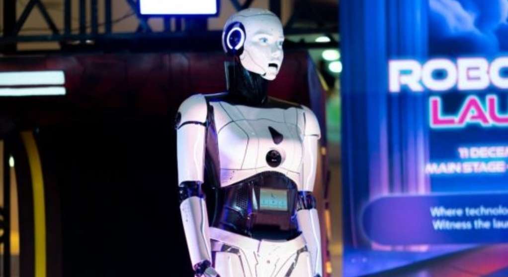 Alfabeta Hadirkan Robot Layanan Berbasis AI di Kuningan City Mall