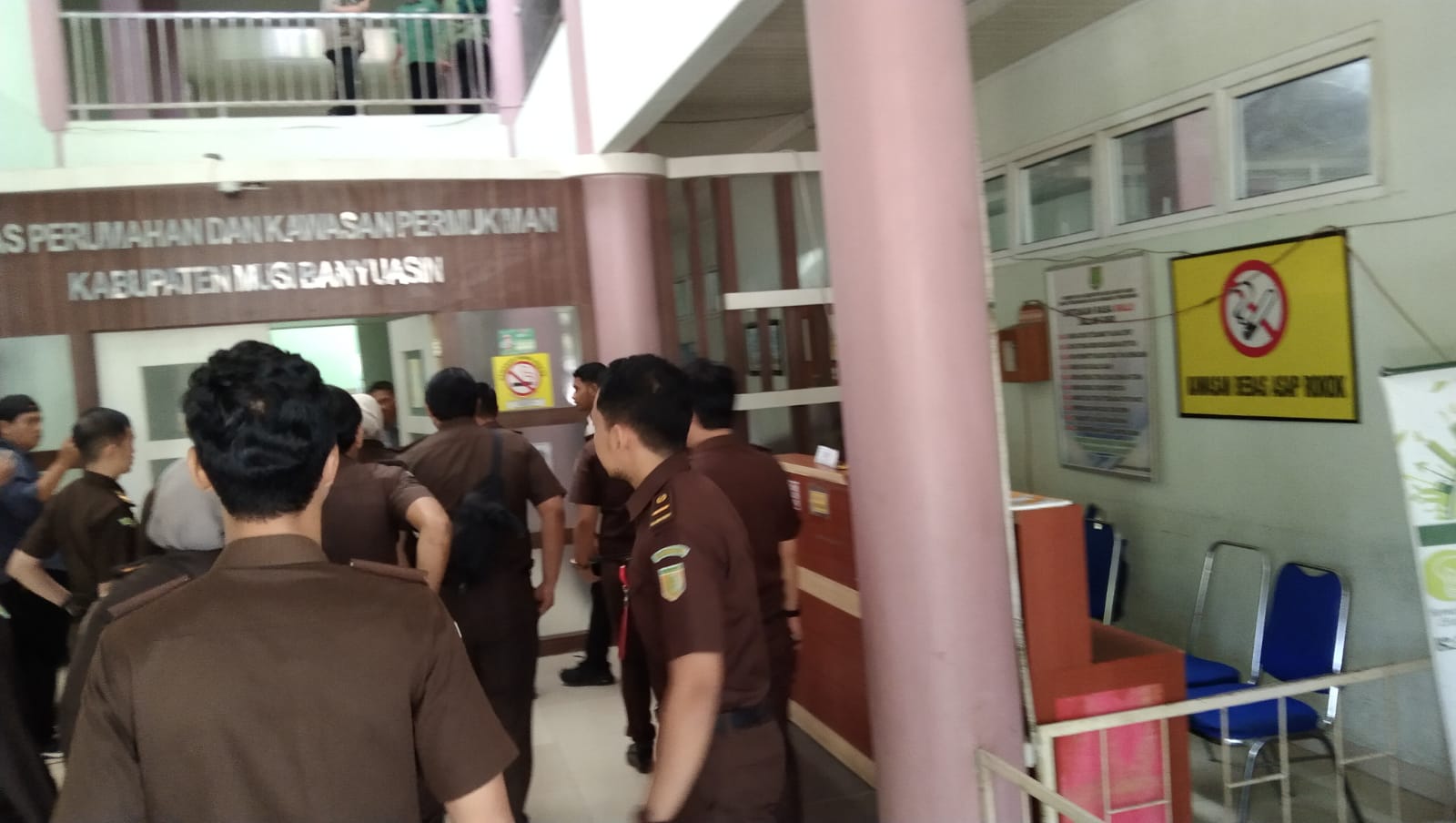 Mendadak Tim Kejaksaan Datangi Dinas Perkim Musi Banyuasin Diduga Melakukan Penggeledahan 9502