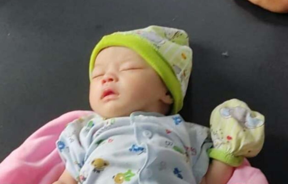 Heboh,  Bayi Cantik Ditinggalkan di Pos Ronda