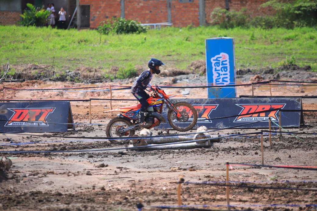 Herman Deru Buka Ajang Motor Trail Spektakuler, Ingatkan Pemuda Stop Balap Liar!