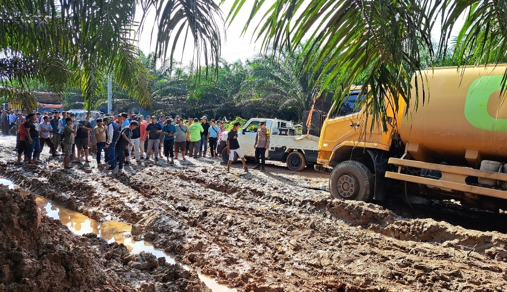 Protes Jalan Rusak, Warga Beberapa Desa di Kecamatan Keluang Gelar Aksi Damai