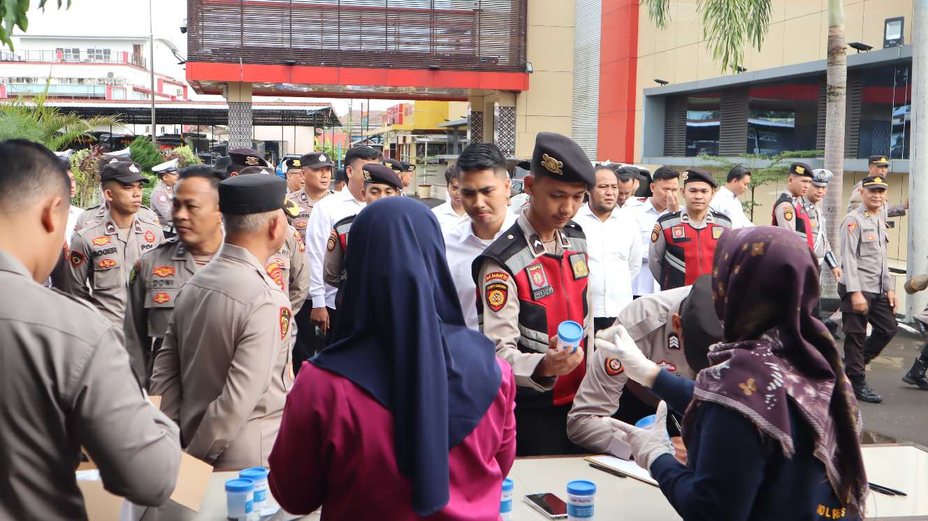 Propam Polda Sumsel Lakukan Tes Urine Anggota Polres Muba