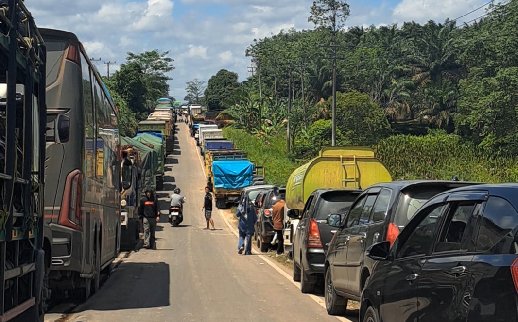 Jalintim Palembang–Jambi Padat Merayap Jelang Nataru, Pengendara Harapkan Tol Segera Tersambung