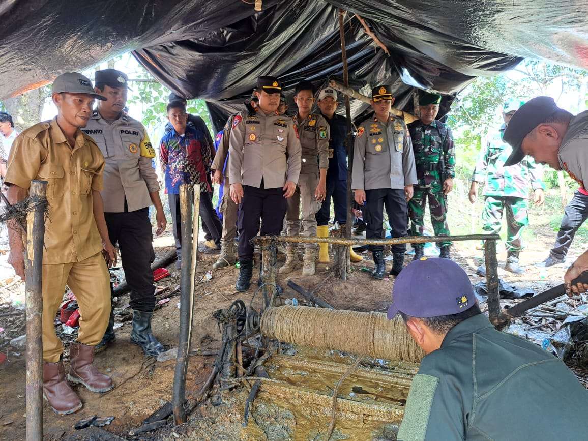 Selain Di Pangkalan Bulian, Tim Gabungan Juga Tertibkan Sumur Minyak Ilegall Tanjung Dalam Kecamatan Keluang