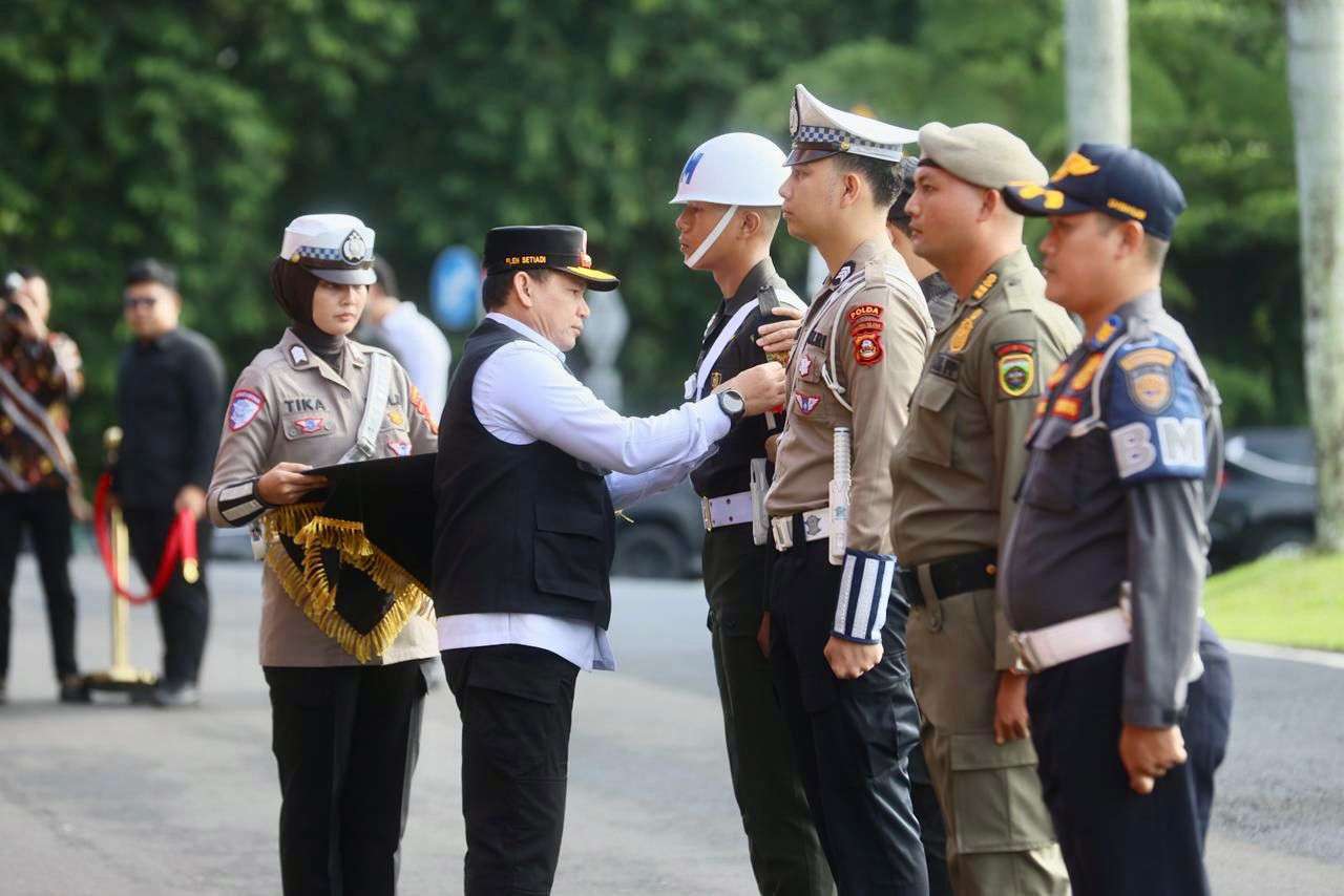 Pj Gubernur Elen Setiadi Pimpin Apel Gelar Pasukan Operasi Lilin Musi 2024