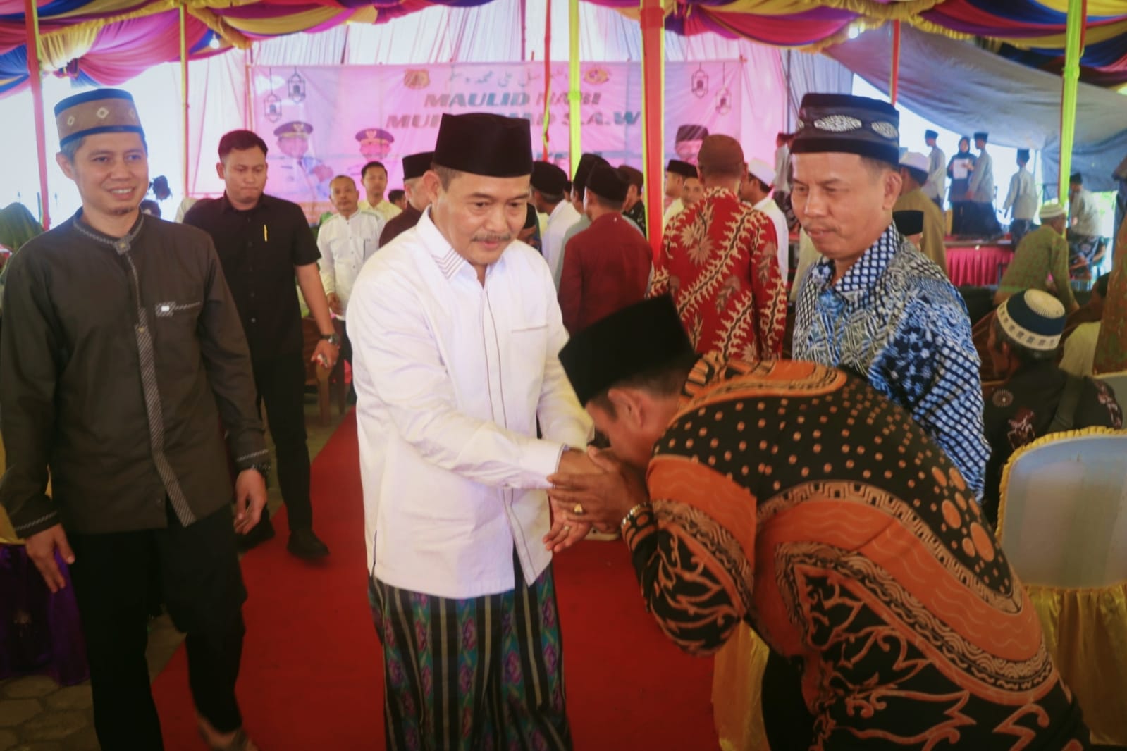 Wabup Muba Kyai Rohman Hadiri Maulid Nabi dan Haflah Ponpes Riyadhul Iman di Lawang Wetan